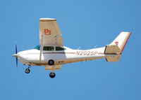 N202SP @ KAPA - On final approach to 17R.