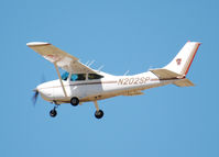 N202SP @ KAPA - On final approach to 17R.