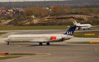 LN-ROR @ VIE - Scandinavian Airlines (SAS) McDonnell Douglas MD-82