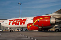 PT-MSN @ VIE - TAM Airbus 340-500 - by Yakfreak - VAP