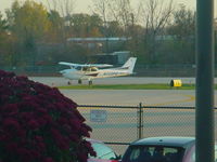 N723PG @ 06C - Taxi in for Dinner at Schaumberg - by Trace Lewis