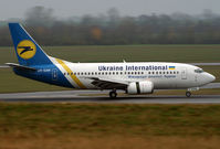 UR-GAW @ VIE - Ukraine International Airlines Boeing 737-5Y0 - by Joker767
