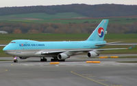 HL7439 @ VIE - Korean Air Cargo Boeing 747-4B5F(SCD)