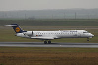 D-ACPG @ VIE - CRJ700 - by Juergen Postl