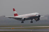 OE-LBP @ VIE - Airbus A320-214 - by Juergen Postl
