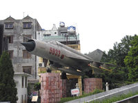5033 - Hanoi, B-52 museum - by Henk Geerlings