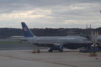 N814UA @ KDCA - Airbus A319 - by Mark Pasqualino