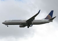 N37252 @ TPA - Continental 737-800