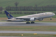 HZ-AKI @ VIE - Saudia - Saudi Arabian Airlines Boeing 777-200 - by Thomas Ramgraber-VAP