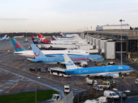 PH-BDZ @ EGCC - Busy morning at T2 - by David W