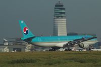 HL7587 @ LOWW - Korean Air  A330 - by Delta Kilo