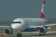 OE-LBQ @ LOWW - AUSTRIAN - by Delta Kilo