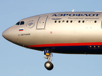 VP-BLX @ LFBO - Close-up landing 32L - by Guillaume BESNARD