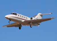 N138QS @ KAPA - On final approach to 17L.