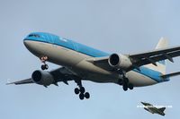 PH-AOC @ CYVR - KLM - by Michel Teiten ( www.mablehome.com )