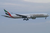 A6-ECE @ VIE - Emirates Boeing 777-300 - by Thomas Ramgraber-VAP