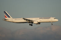F-GTAE @ VIE - Airbus A321-211 - by Juergen Postl