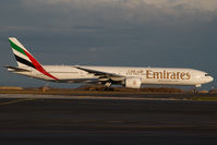 A6-ECG @ VIE - Emirates Boeing 777-300 - by Yakfreak - VAP