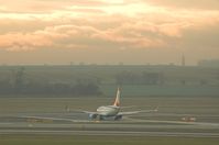 OE-LNN @ LOWW - AUSTRIAN - by Delta Kilo