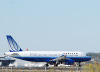N417UA @ SAT - On the roll Runway 21 SAT