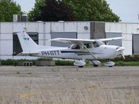 PH-STT @ EHBK - Cessna CF172S Skyhawk PH-STT Stella Aviation - by Alex Smit