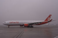 D-AERK @ EDDH - Taxiing out in the snow at Hamburg