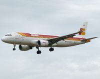 EC-HUK @ EBBR - Airbus A320-214 EC-HUK Iberia EC-HUK @ EBBR - Airbus A320-214 EC-HUK Iberia