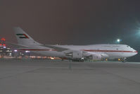 A6-UAE @ VIE - UAE Government Boeing 747-400 - by Yakfreak - VAP