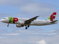 CS-TNH @ EBBR - Airbus A320-214 CS-TNH TAP Air Portugal CS-TNH @ EBBR - Airbus A320-214 CS-TNH TAP Air Portugal