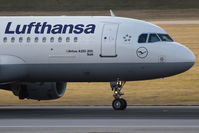 D-AIQP @ VIE - Airbus A320-211 - by Juergen Postl