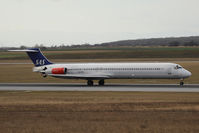LN-RMD @ VIE - MD-82
