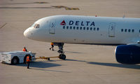 N634DL @ KTPA - Delta 757 Pushback action at TPA