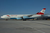 OE-LAH @ VIE - Austrian Airlines Airbus 340-200 - by Yakfreak - VAP