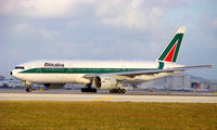 EI-DBK @ KMIA - Alitalia