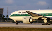 EI-DBK @ KMIA - Alitalia - by N6701