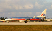 N931AN @ KMIA - American