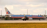 N930AN @ KMIA - American