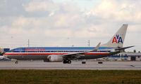 N915AN @ KMIA - American