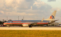 N913AN @ KMIA - American - by N6701