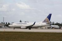 N14653 @ KMIA - Boeing 737-500