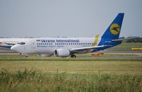 UR-GAW @ LOWW - Ukraine International  Boeing 737-500