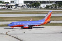 N295WN @ KFLL - Boeing 737-700 - by Mark Pasqualino