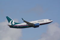 N326AT @ KFLL - Boeing 737-700 - by Mark Pasqualino