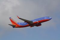 N701GS @ KFLL - Boeing 737-700 - by Mark Pasqualino