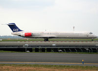 LN-RLF @ LFPG - Rolling to the terminal... - by Shunn311