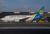 UR-GAU @ VIE - Ukraine International Boeing 737-500
