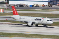 N335NW @ KFLL - Airbus A320
