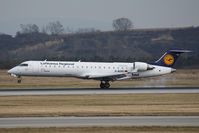 D-ACPG @ VIE - CRJ700 - by Juergen Postl