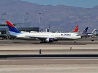 N121DE @ KLAS - Delta Airlines / 1987 Boeing 767-332 - by Brad Campbell