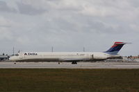 N905DE @ KMIA - MD-88